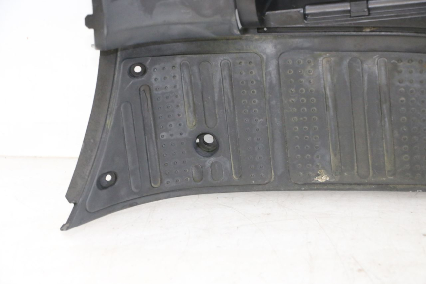 photo de TAPA REPOSAPIES JM MOTORS OLDIES GT 4T 50 (2018 - 2025) - Zoom sobre los componentes