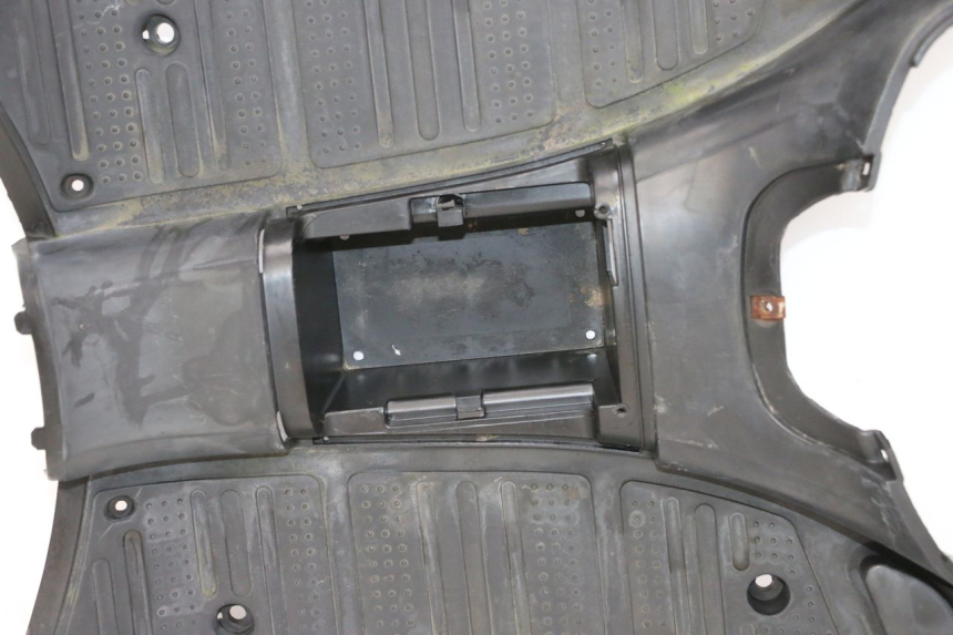 photo de TAPA REPOSAPIES JM MOTORS OLDIES GT 4T 50 (2018 - 2025) - Primer plano de alta resolución