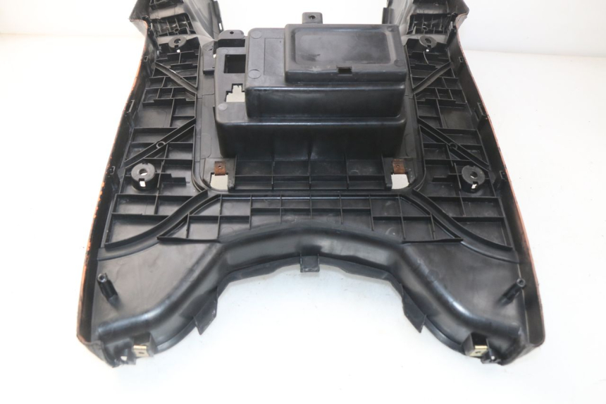 photo de TAPA REPOSAPIES SYM ORBIT 2 4T 50 (2008 - 2017) - Zoom estado de uso