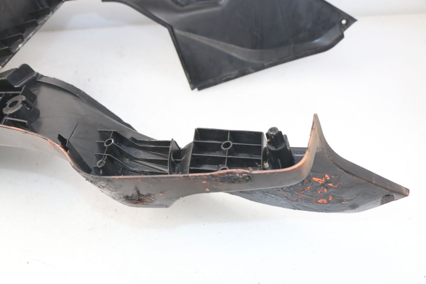 photo de TAPA REPOSAPIES SYM ORBIT 2 4T 50 (2008 - 2017) - Otra perspectiva