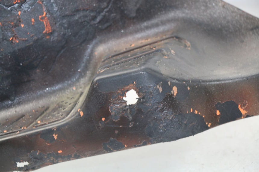 photo de TAPA REPOSAPIES SYM ORBIT 2 4T 50 (2008 - 2017) - Marcados y referencias originales