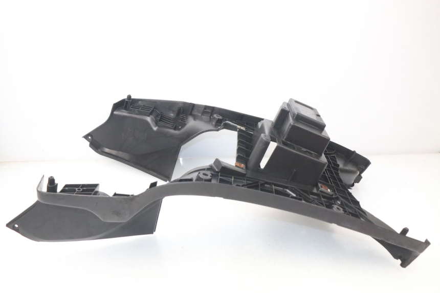 photo de TAPA REPOSAPIES SYM ORBIT 2 50 (2008 - 2014) - Detalle de la pieza