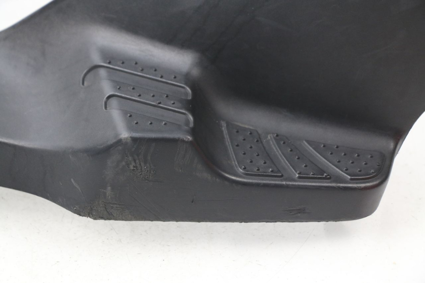 photo de TAPA REPOSAPIES SYM ORBIT 2 50 (2008 - 2014) - Detalles de los puntos de fijación