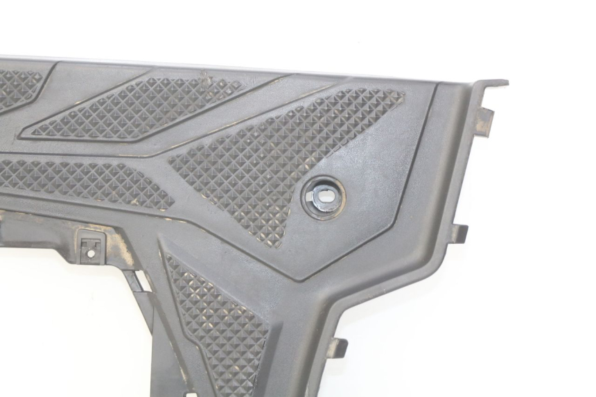 photo de TAPA REPOSAPIES SYM ORBIT III 3 4T 50 (2021 - 2025) - Detalles de los puntos de fijación