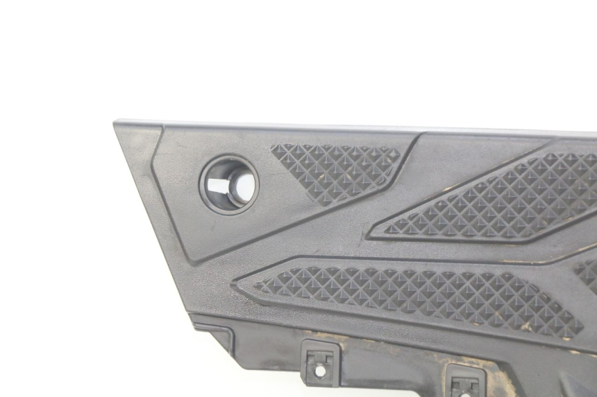 photo de TAPA REPOSAPIES SYM ORBIT III 3 4T 50 (2021 - 2025) - Estado de la superficie y material