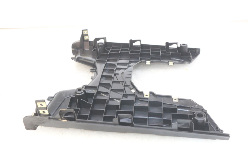 photo de TAPA REPOSAPIES SYM ORBIT III 3 4T 50 (2021 - 2025) - Detalles de los puntos de fijación