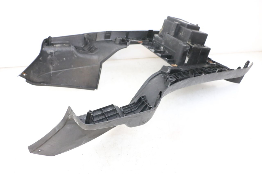 photo de TAPA REPOSAPIES SYM ORBIT 50 (2008 - 2010) - Detalle de la pieza