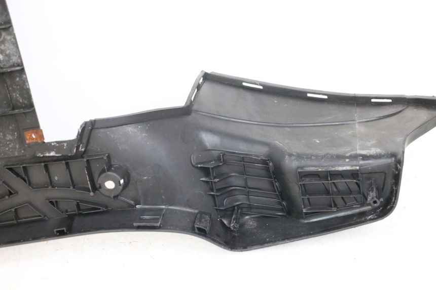 photo de TAPA REPOSAPIES SYM ORBIT 50 (2008 - 2010) - Detalles de los puntos de fijación