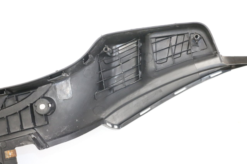 photo de TAPA REPOSAPIES SYM ORBIT 50 (2008 - 2010) - Estado de la superficie y material