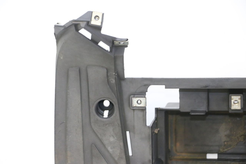 photo de TAPA REPOSAPIES PEUGEOT BELVILLE 125 (2017 - 2021) - Otra vista del artículo