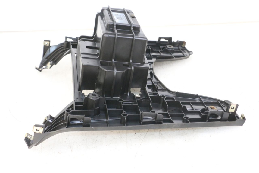 photo de TAPA REPOSAPIES PEUGEOT BELVILLE 125 (2017 - 2021) - Otra perspectiva