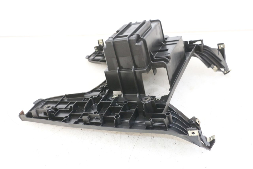 photo de TAPA REPOSAPIES PEUGEOT BELVILLE 125 (2017 - 2021) - Primer plano técnico