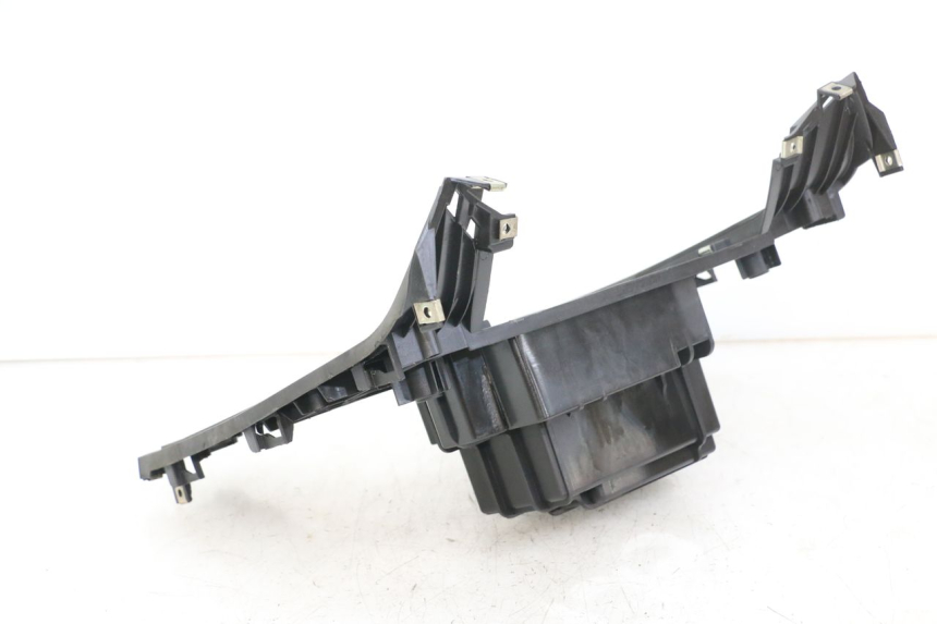 photo de TAPA REPOSAPIES PEUGEOT BELVILLE 125 (2017 - 2021) - Estado de la superficie y material