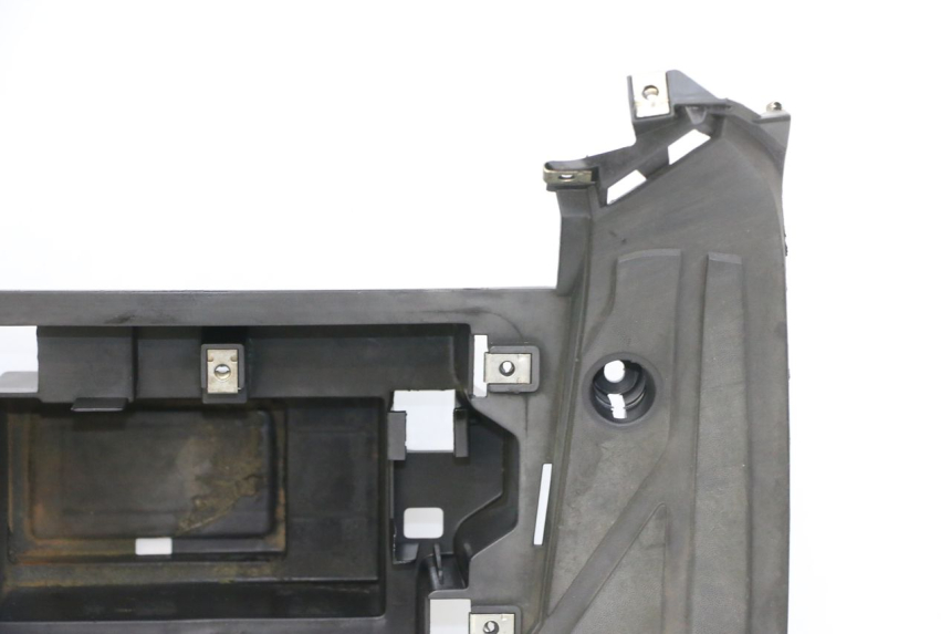 photo de TAPA REPOSAPIES PEUGEOT BELVILLE 125 (2017 - 2021) - Marcados y referencias originales