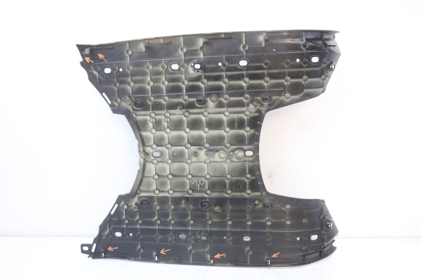 photo de TAPA REPOSAPIES PEUGEOT DJANGO 125 (2014 - 2017) - Detalles de los puntos de fijación