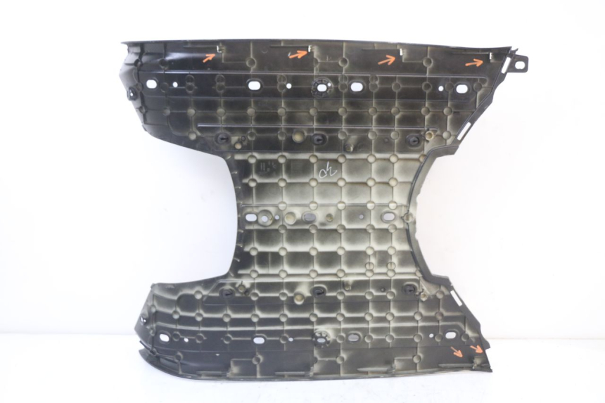 photo de TAPA REPOSAPIES PEUGEOT DJANGO 125 (2014 - 2017) - Estado de la superficie y material