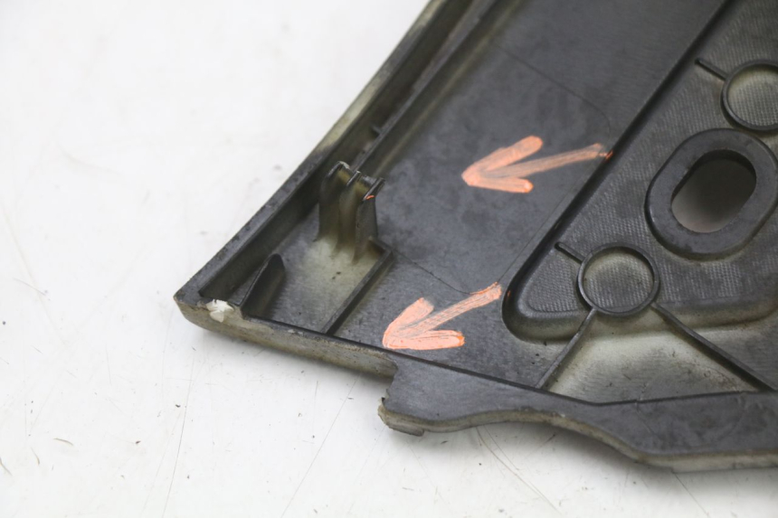 photo de TAPA REPOSAPIES PEUGEOT DJANGO 125 (2014 - 2017) - Marcados y referencias originales