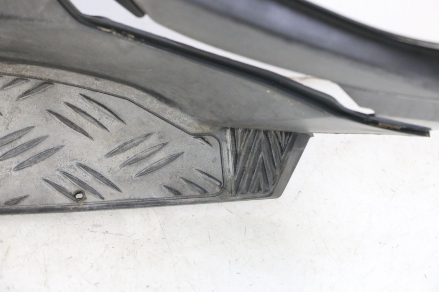 photo de TAPA REPOSAPIES PEUGEOT SPEEDFIGHT 3 LC 2T 50 (2009 - 2015) - Inspección visual detallada