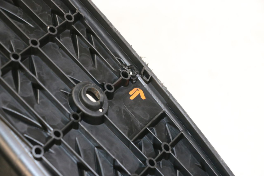 photo de TAPA REPOSAPIES PEUGEOT SPEEDFIGHT 3 LC 2T 50 (2009 - 2015) - Detalles de los puntos de fijación