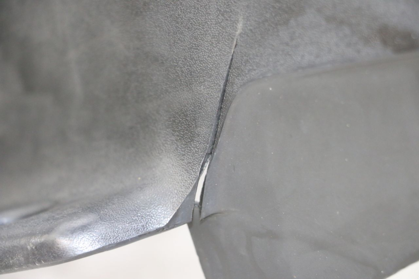 photo de TAPA REPOSAPIES PEUGEOT TKR TREKKER FURIOUS 50 (2005 - 2014) - Zoom sobre los componentes