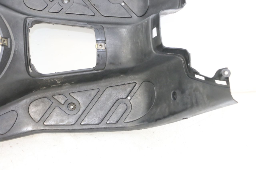 photo de TAPA REPOSAPIES PEUGEOT TKR TREKKER FURIOUS 50 (2005 - 2014) - Enfoque en la estructura