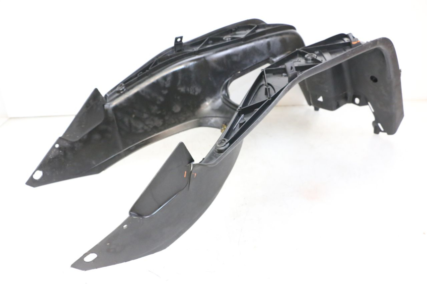photo de TAPA REPOSAPIES PEUGEOT TKR TREKKER FURIOUS 50 (2005 - 2014) - Primer plano técnico