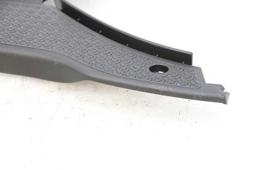 photo de TAPA REPOSAPIES PIAGGIO NRG POWER PUREJET 50 (2018 - 2021) - Zoom estado de uso