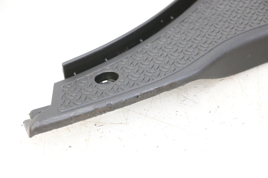 photo de TAPA REPOSAPIES PIAGGIO NRG POWER PUREJET 50 (2018 - 2021) - Primer plano técnico