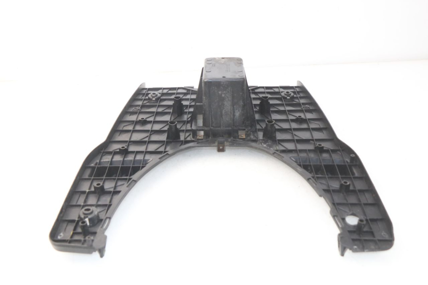 photo de TAPA REPOSAPIES KEEWAY PIXEL 50 (2008 - 2011) - Detalles de los puntos de fijación