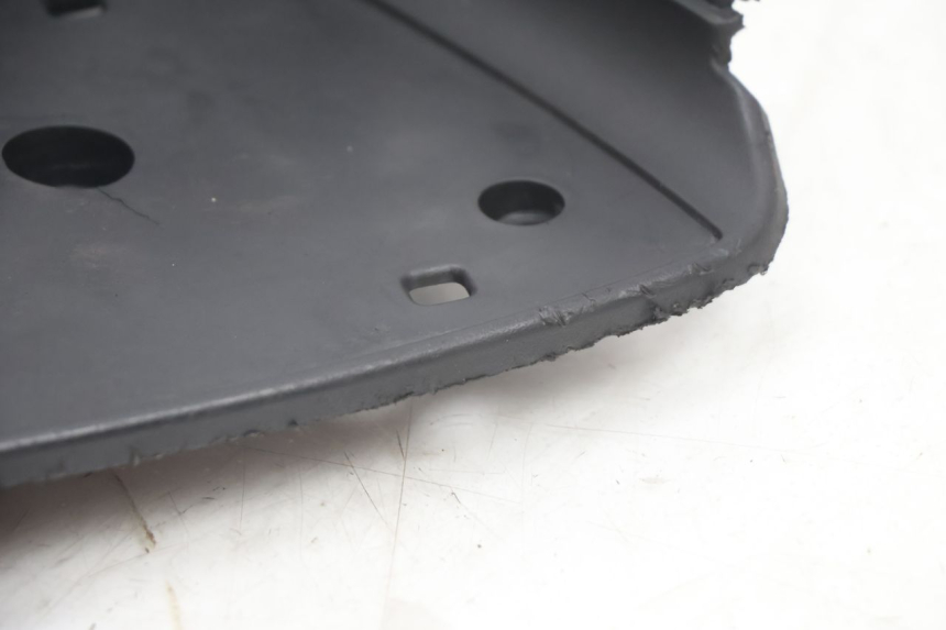 photo de TAPA REPOSAPIES RAZZO QTR 50 (2011 - 2018) - Primer plano técnico