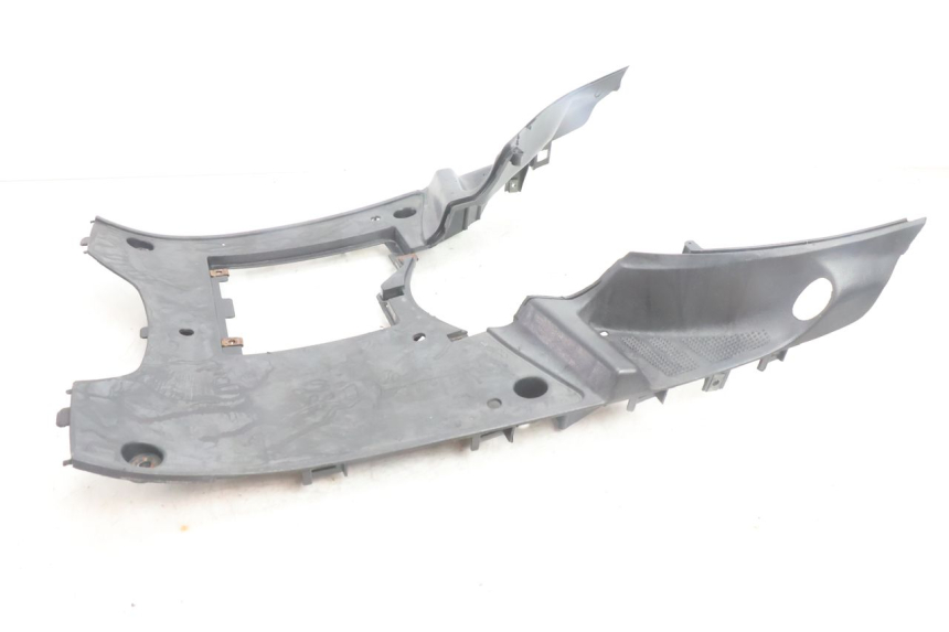 photo de TAPA REPOSAPIES TNT MOTOR ROMA 10' 4T 50 (2007 - 2018) - Detalles de los puntos de fijación