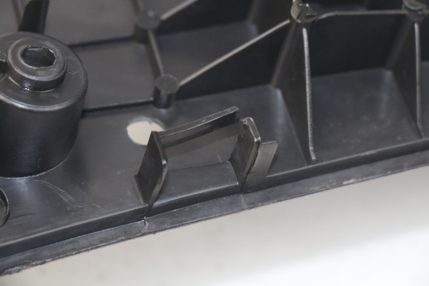 photo de TAPA REPOSAPIES TNT MOTOR ROMA 12' 2T 50 (2007 - 2018) - Detalle de la pieza