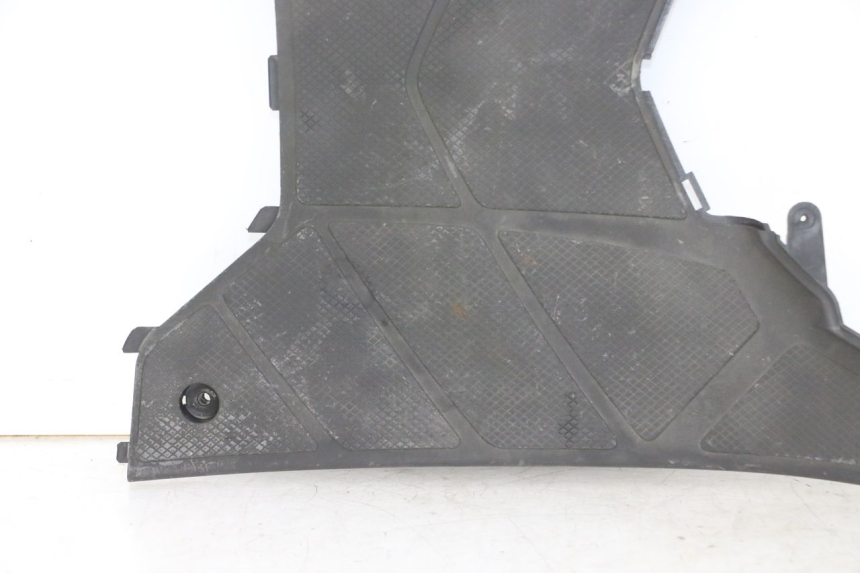 photo de TAPA REPOSAPIES DAELIM S1 125 (2007 - 2016) - Zoom sobre los componentes