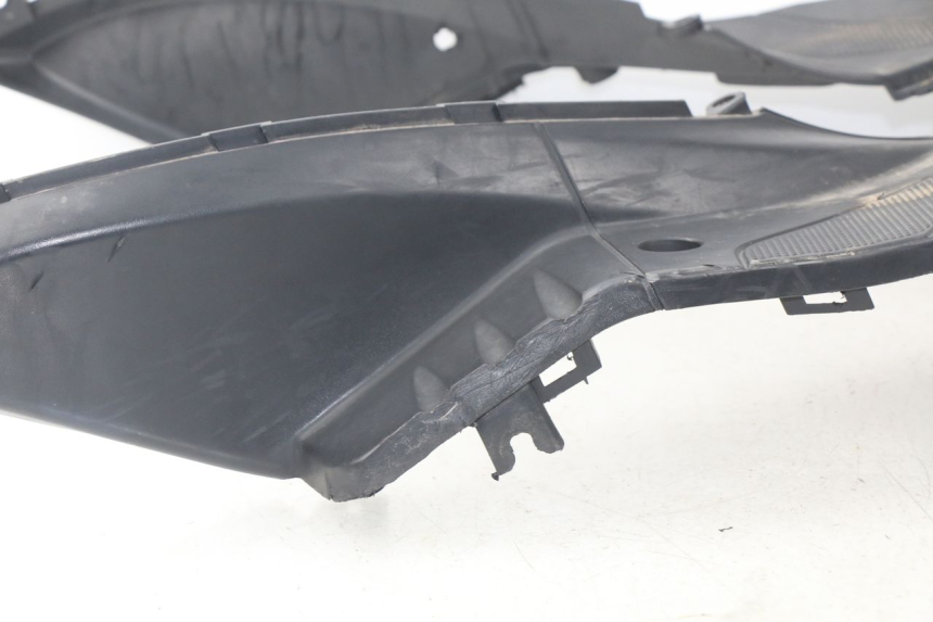 photo de TAPA REPOSAPIES DAELIM S4 50 (2010 - 2015) - Otra vista del artículo