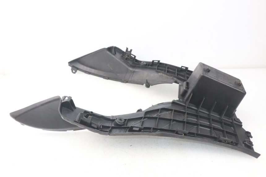 photo de TAPA REPOSAPIES DAELIM S4 50 (2010 - 2015) - Primer plano técnico