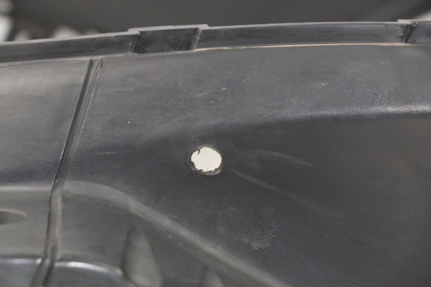 photo de TAPA REPOSAPIES DAELIM S4 50 (2010 - 2015) - Marcados y referencias originales