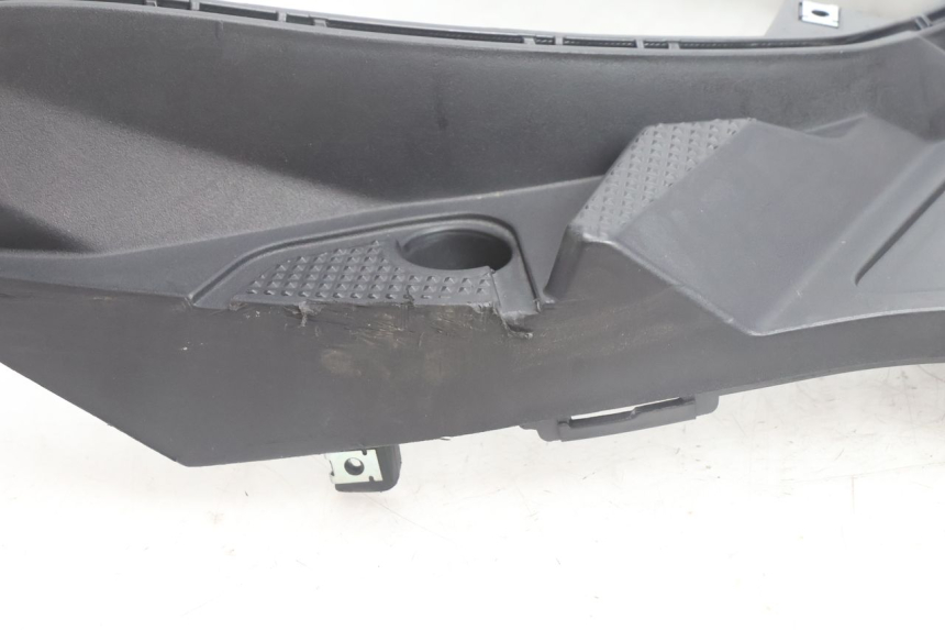 photo de TAPA REPOSAPIES JM MOTORS SANTANA EVO 50 (2024 - 2026) - Otra perspectiva