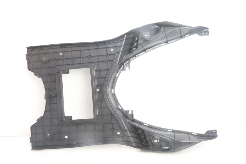 photo de TAPA REPOSAPIES JM MOTORS SANTANA EVO 50 (2024 - 2026) - Detalles de los puntos de fijación
