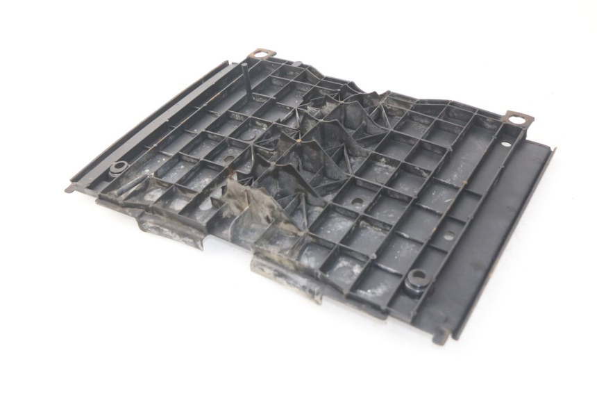 photo de TAPA REPOSAPIES PEUGEOT SC 50 (1988 - 1992) - Primer plano técnico