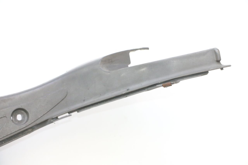 photo de TAPA REPOSAPIES HONDA SH 125 (2001 - 2003) - Detalle de la pieza