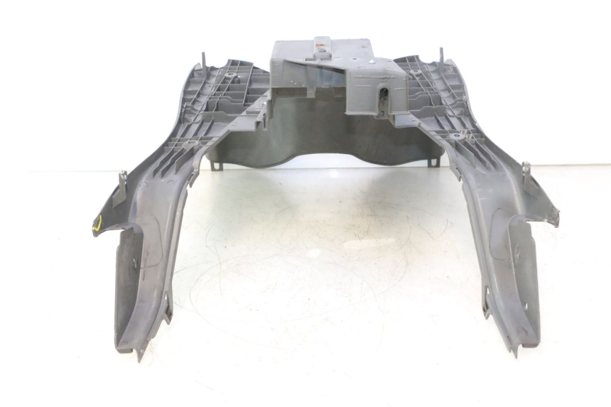 photo de TAPA REPOSAPIES HONDA SH 125 (2001 - 2003) - Primer plano de alta resolución