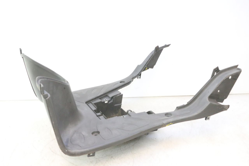 photo de TAPA REPOSAPIES HONDA SH 125 (2001 - 2003) - Ángulo de visión alternativo