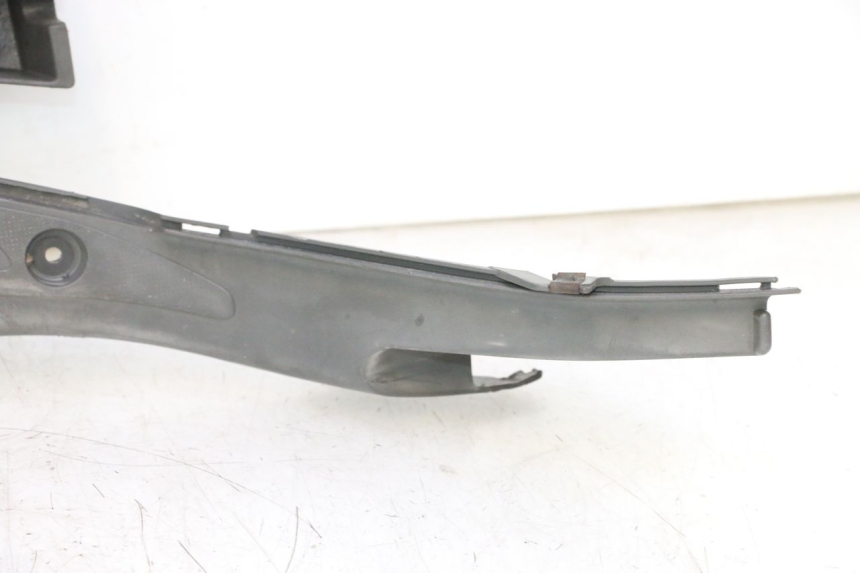 photo de TAPA REPOSAPIES HONDA SH 125 (2001 - 2003) - Zoom estado de uso