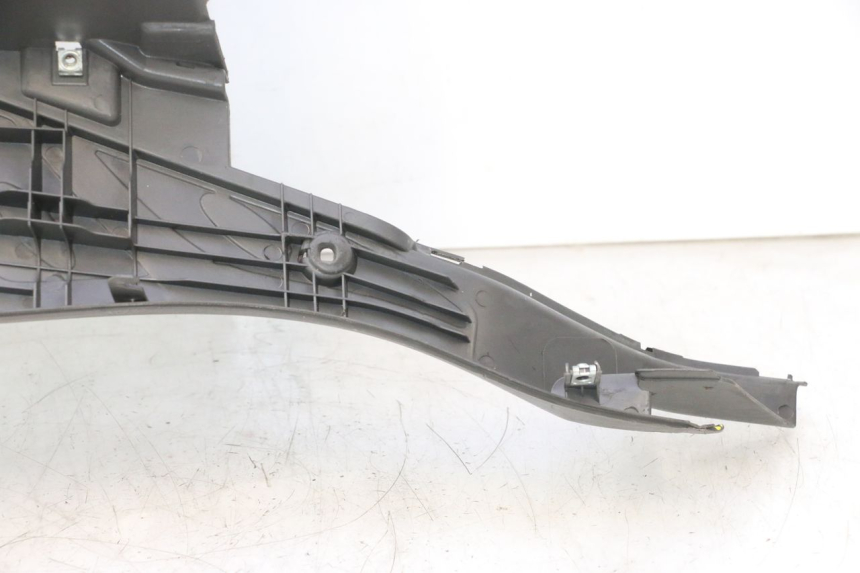 photo de TAPA REPOSAPIES HONDA SH 125 (2001 - 2003) - Marcados y referencias originales