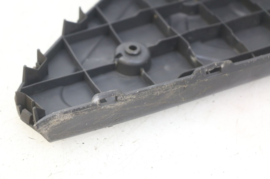 photo de ESTRIBO SUZUKI SIXTEEN 125 (2008 - 2010) - Detalle de la pieza