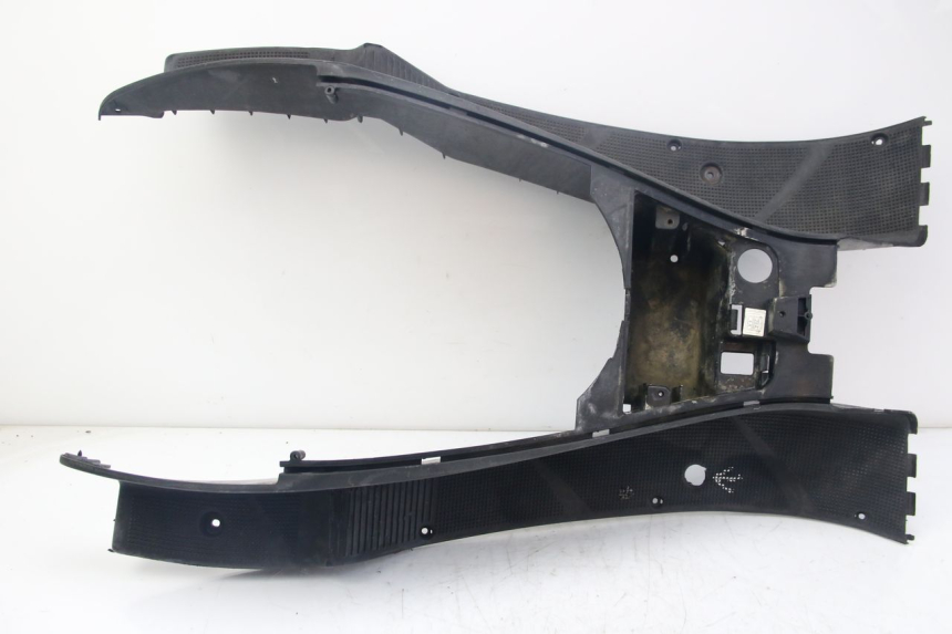 photo de ESTRIBO MBK SKYLINER 125 (1998 - 2001) - Estado de la superficie y material