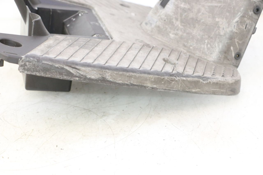 photo de TAPA REPOSAPIES YAMAHA SLIDER 50 (1999 - 2004) - Características distintivas