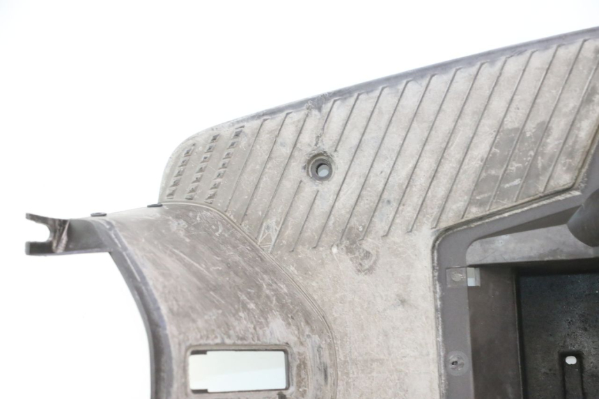 photo de TAPA REPOSAPIES YAMAHA SLIDER 50 (1999 - 2004) - Enfoque en la estructura