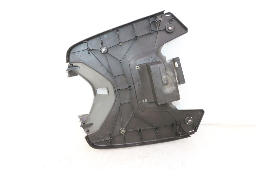 photo de TAPA REPOSAPIES YAMAHA SLIDER 50 (1999 - 2004) - Primer plano técnico