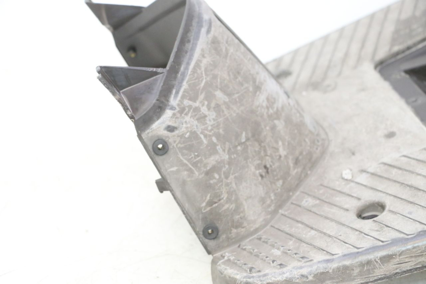 photo de TAPA REPOSAPIES YAMAHA SLIDER 50 (1999 - 2004) - Detalles de los puntos de fijación